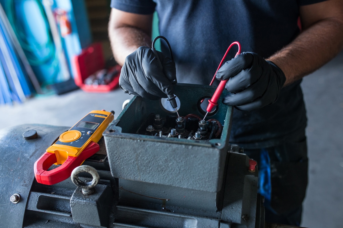 Batterie Voiture à Lyon | Atelier Perrin